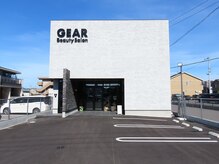 ギア(GEAR)の雰囲気(外観です。広々とした駐車場で車も停めやすくなっております。)