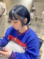 シー(Ciii)&nbsp;stylist イケダ>> ダークブルー×ホワイト×フレーミングカラー