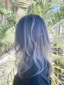 コノア スパーク(Conoah spark) ホワイトアッシュバレイヤージュ☆レイヤーロング