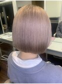 まるみショートボブノーブルハイトーンツヤ感シルバーグレージュ