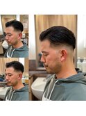 大人カッコイイ短髪黒髪スキンフェードビジネスカジュアル