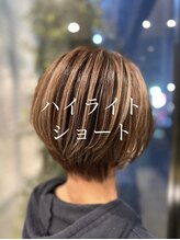 ショートヘアにハイライトをプラス☆デザインと動きを兼ね備えた最強カワイイ丸みのあるショートに♪