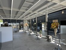 １席の間隔が広いのでゆっくりお過ごしいただけます