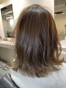 リンク(Lin9) 透明感/赤み消し/外国人風/白髪ぼかし/ハイライト/外はね/ボブ