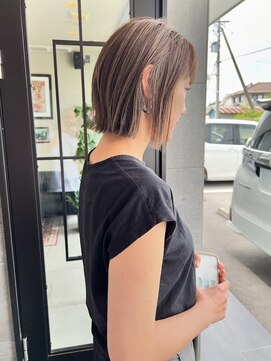 メゾン アヴァロ(Maison Avallo) シースルーハイライトのボブ