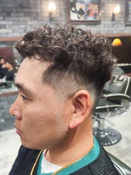 スリーセント 栄(3/cent) ブッダパーマ/スパイキーショート/仏陀パーマ/フェードカット