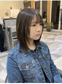オリーブベージュ
