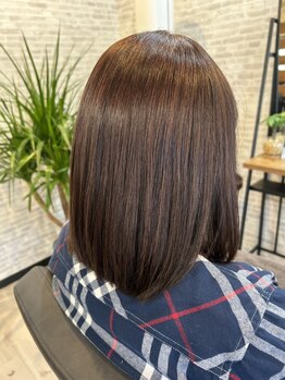 繰り返すダメージやクセ毛に悩む方へ。毎日扱いやすく、スタイリングも簡単な理想のストレートを。