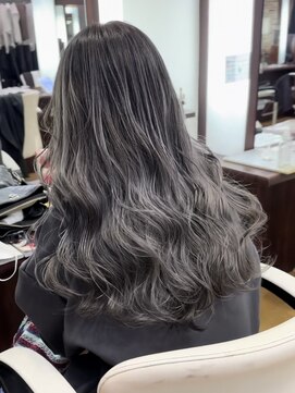 ゼウス(Zeus.) 海外ヘアーハッシュカットレイヤーカットハイライトカラー