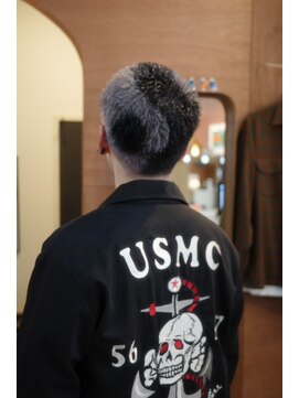 エディ(Edy) 刈り上げバズカットケアブリーチダブルカラーデザインカラー坊主