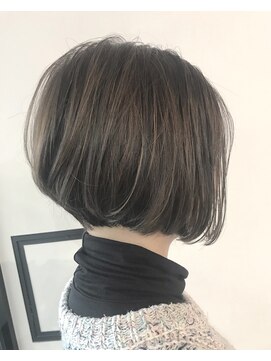 ナット(Nat) 前下がりボブ×ハイライト