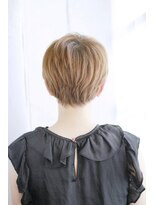 ミラー プラス エヌ(MIRROR+n)&nbsp;モードの顔した切り込みショート【宝塚】