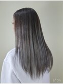 スジ感強調のグレージュのバレイヤージュ