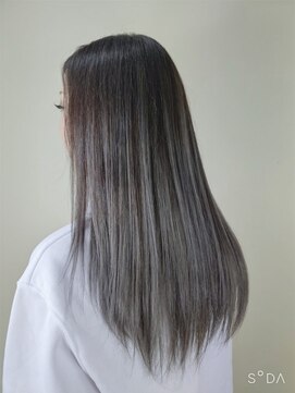 ウィット アンド ラファム Wit &La Famme スジ感強調のグレージュのバレイヤージュ