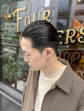 フォーコーナーズ(Four Corners) Fade × Man Bun 【マンバンヘアー】フェードカット