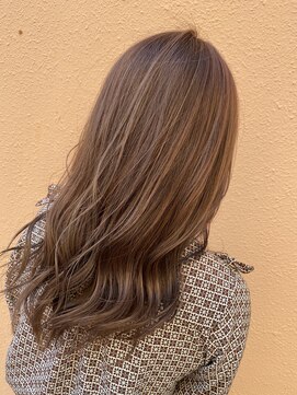 クロエ バイ ラヴィズム 新潟ビルボードプレイス2店(CLOE by LUVISM) アッシュブラウン×巻き髪