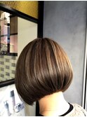前下がりボブ　白髪染めを使わないハイライトカラー