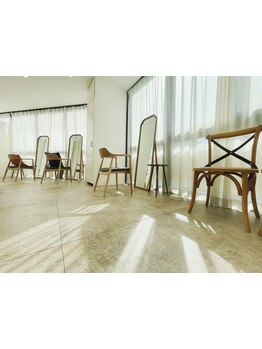 ≪横浜◇徒歩5分≫オトナ女性の魅力を惹き出す【QUE】―。また来たくなる、落ち着く空間です。