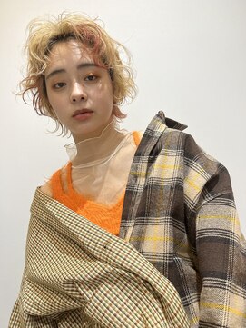 イル(ill) ショート　インナーカラー　ブリーチカラー