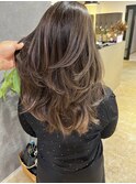 派手すぎない控えめバレイヤージュ_中明度ブラウン_
