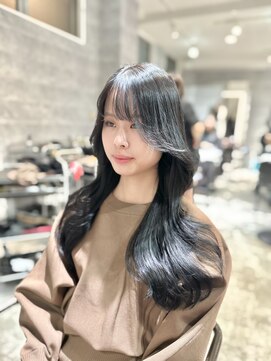 アンダーバーホワイト(_WHITE) 20代30代大人可愛いレイヤーロング/ダークグレイ透明感艶カラー