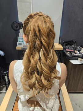 ベリッシモ(Bellissimo) サイド編み込み♪ポニーテール