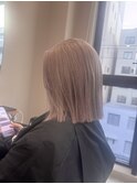 ピンクベージュ ハイトーン ボブ ブリーチ 切りっぱなし 三宮
