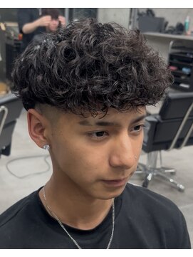イーラ アメ村店(era) スペインカール　ツイストスパイラル眉カットメンズパーマ