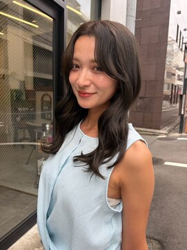 エー(a.) 前髪なしミディアムレイヤー