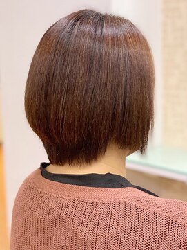 アークスヘアー 透明感ブラウンカラー×大人かわいい前下がりショート