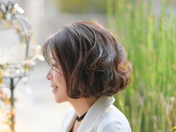 デラクスラム ザ ヘアー(DeluxLam the hair)の写真/一人一人の髪質/クセ/顔型/骨格に合わせたスタイルをご提案。再現性の高い仕上がりでスタイリングも楽々☆