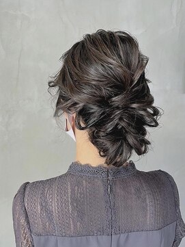 ウィロウ(WILLOW) 2021AW/ hairmakeWILLOW　ツヤローシニヨン