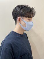 レーヴス(REVES) 前下がりセンターパート　ツーブロ刈り上げ