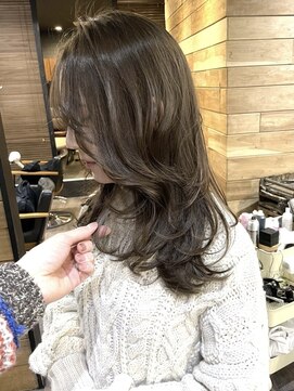 ハグ 横浜(HUG) 上品な色気。レイヤーカット　韓国巻き