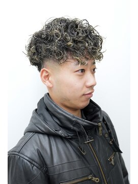 カーウォッシュバーバー(CARWASH BARBER) メンズカット韓国マッシュスペインカールスキンフェード0405