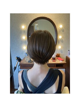 エルサフィロ キタハマ(el zafiro kitahama) 20×30×40代×アッシュグレージュ×丸みショート×お手入れ簡単