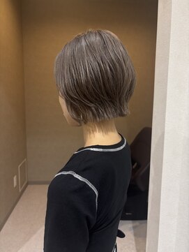 エン(en.) 【ダメージを最小限に】ブリーチリタッチで作るツヤ髪ハイトーン