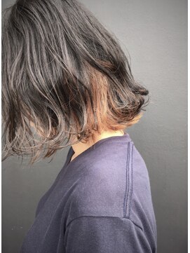 クロックレス (CLOCKLESS) インナーカラー　×　外ハネ切りっぱなし