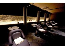 髪質や頭皮に合わせたマッサージシャンプーと癒しの空間