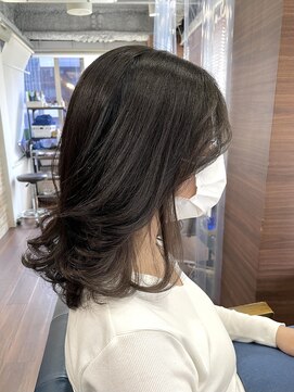 アンビエンテ(ambiente) セミロング　インナーカラー　アッシュ【坂根】