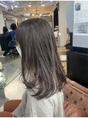 柔らかグレージュカラー×レイヤーカット