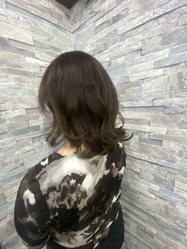 ヴィソップ(V.S.O.P) ミディアム×V.S.O.P外はねと内巻きに巻いたふわふわ仕上げ