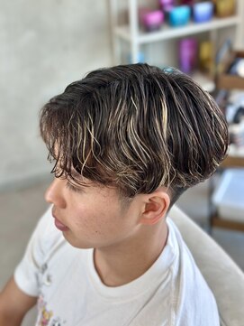 レヴィア(REVIA) メンズカットパーマニュアンス眉カット