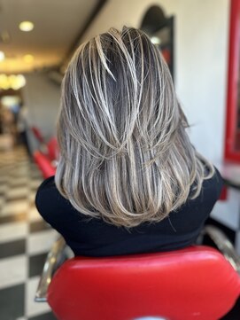 ロック フィールド リアル外国人の透明感!色気溢れるブロンドバレイヤージュ