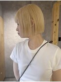 ギャルにならないブロンドボブ