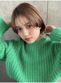 ショートことりベージュニュアンスカラー前髪あり大人ショート
