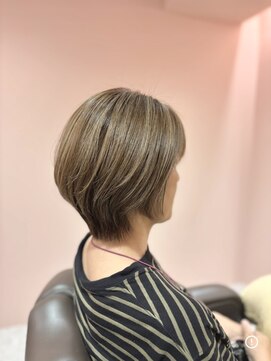 ルーム シンサイバシ(room shinsaibashi) 【room心斎橋/竹田鈴花】くびれショート × ハイライト