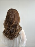 柔らかな巻きで軽やかなロングヘア♪