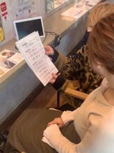 髪の状態を見ながらしっかり時間をおいて反応を確認します。[塚口/髪質改善トリートメント/縮毛矯正/30代]