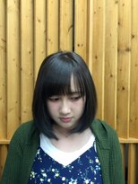 マデイヘアー(made´e hair) クールなブルーアッシュカラー、ミディアムボブ